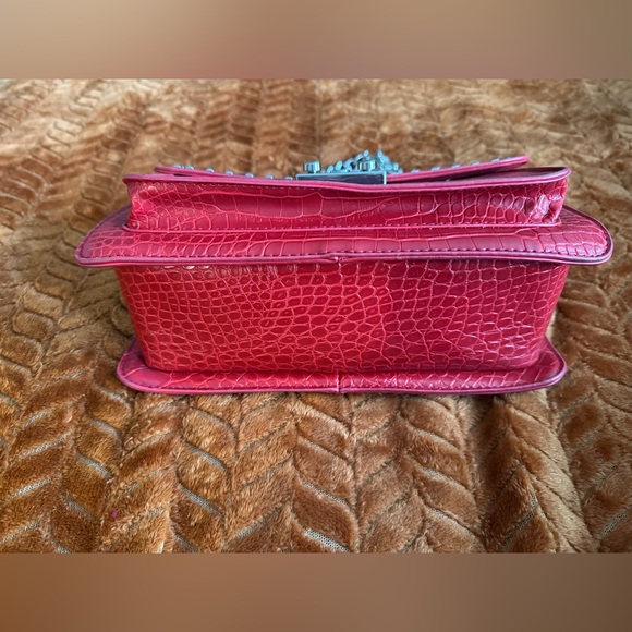 Badgley Mischka Red Croc-Embossed Crossbody Bag - Picture 4 of 11